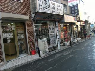 Dans les rues autour des bazars