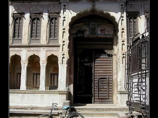 Certaines de ces haveli ont été abandonnées par leurs propriétaires riches ou désargentés.
