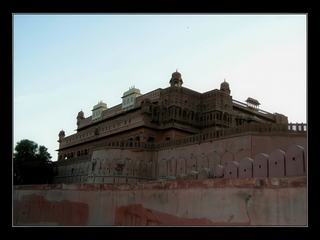 Les murailles incluent la vieille ville de Bikaner et le fort de Junagarh.