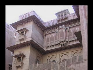 Le fort de Junagarh est constitué d'un ensemble de palais avec une cour principale.