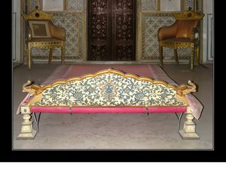 Une autre des nombreuses pièces du palais.