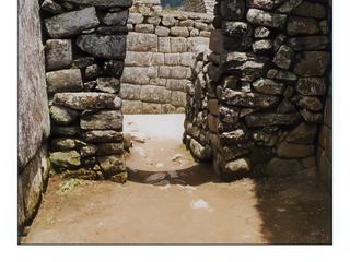 Toutes ces pierres ont résisté aux différents séismes mais résisteront-elles à l'homme? Bien que l'Unesco ait classé le Machu Picchu sur la liste du Patrimoine Mondial en 1983, il semblerait que ce ne soit que bien récemment qu'une réelle prise de conscience de la fragilité des lieux ait émergée. Il y a quelques années, lors du tournage d'une publicité pour une marque de bière, une grue chuta et endommagea sérieusement le Intihuatana, pierre sacrée et véritable élément majeur du Machu Picchu !!! Cet événement eut des retombées violentes, politiques notamment et c'est le pays tout entier, ainsi que la communauté internationale, qui basculèrent dans un débat orageux quant à la protection du précieux site.