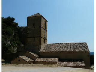 La toiture de l'église est particulièrement jolie.