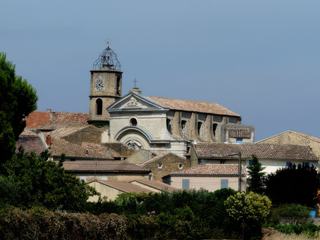 Vue sur la Tour d'Horloge, attenante à l'église Saint-Etienne.