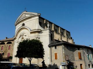 La façade baroque d'inspiration italienne de l'église Saint-Etienne édifiée au XVIIIe siècle.
