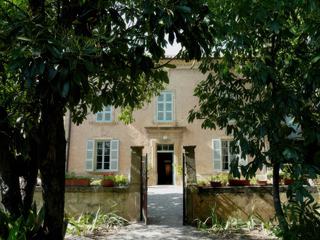 La maison familiale vue depuis le jardin.