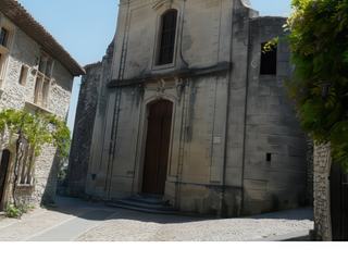 L'Eglise-Cathédrale de la Haute-Ville a été édifiée en 1464 à l’emplacement d’une ancienne chapelle. Elle est située à l’aplomb de la falaise et englobe à sa base le rempart de la haute-ville.