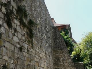 Escalier menant à une propriété privée.