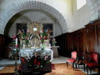 Le choeur de l'église romane de Seguret.