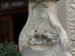 Au hasard des rues de jolies fontaines à découvrir.