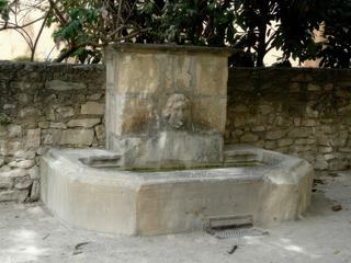 L'agréable clapotis de l'eau.