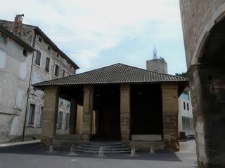 La halle couverte du XVIIe siècle.