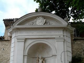 Fontaine située dans le jardin l'hôtel des ducs de Brancas.