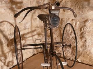 Tricycle (1880).