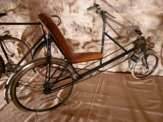 Vélo couché (1932-1934), appelé initialement "velorizontal"; il permettait d'atteindre des vitesses à plus de 40km/h.