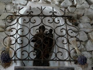 Vierge à l'Enfant dans la chapelle des Pénitents Blancs.