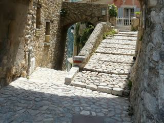 La porte d'entrée du village de Brantes.