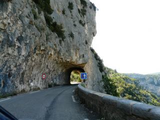 L'un des tunnels de la D942.