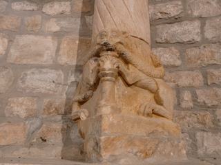 Base de colonne:lion à double corps.