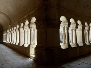 Le cloître et son jardin, rénové en 2002.
