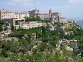 Vue sur le village de Gordes.