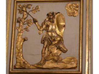 Détail d'un panneau sur bois doré.