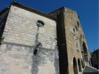 A l'aube du 13 Juin 1944, cette chapelle accueillit les 53 corps des martyrs résistants et otages, fusillés la veille devant le mur et dans les environs de la ville de Valréas.