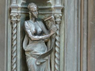 Sculpture de la porte de bronze.
