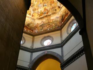 Vue sur l'intérieur du duomo en redescendant de la coupole.