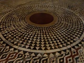 Le pavement à l'intérieur du baptistère.