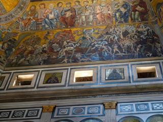 Il suffit de lever les yeux pour avoir une idée de l'enfer, superbes mosaïques