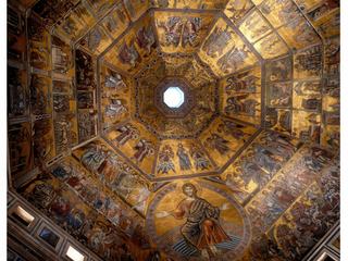 L'extraordinaire coupole, de 26 mètres de diamètre, est constituée de huit pans concentriques. Tapissée de mosaïques, elle semble être l'oeuvre de mosaïstes vénitiens encore très influencés par l'art byzantin.