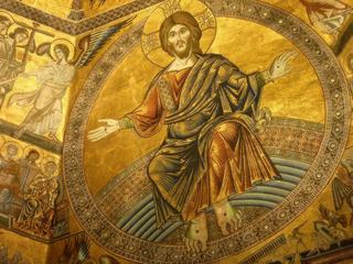 Christ en majesté de plus de 8 mètres de haut.