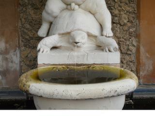 La fontaine de Bacchus (Fontana del Bacchino) (1560), est la statue du nain Morgante, favori de Cosme Ier, œuvre la plus connue de Valerio Cigoli.
