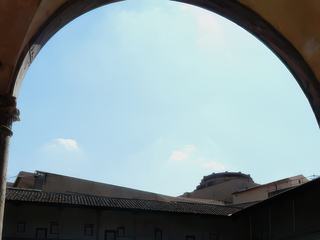 Vue sur le cloître.