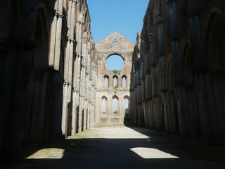 L'abside à ciel ouvert de l'abbaye de San Galgano.