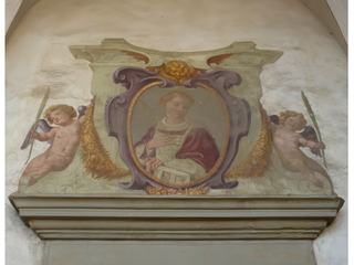 Détail d'une fresque au dessus d'une porte.
