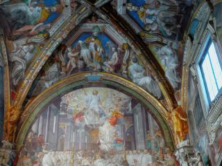 L'abside est décorée d'une fresque représentant saint Benoit (fondateur de l'ordre des Chartreux) mourant, son âme ascendant vers le ciel. D'autres scènes de la vie du saint décorent le plafond et les murs de l'abside. Ces fresques ont été réalisées de 1591 à 1593 par Bernardino Poccetti, surnommé Bernardino delle Facciate (Bernardino des Façades) pour ses fameuses peintures murales de façades.