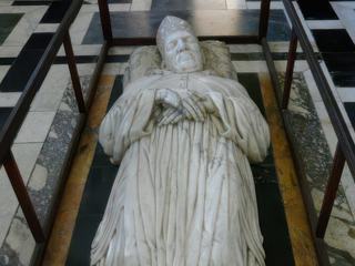 Gisant de l'évêque Leonardo Buonafe, sculpture de marbre de Francesco da Sangallo.