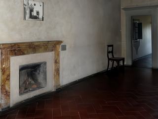 La cheminée de la salle d'études.