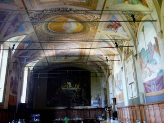 L'ancien réfectoire, au fond grande fresque représentant la Cène. Au plafond et sur les murs fresques du XVIIe. siècle.