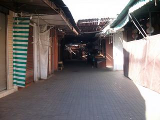 Rue commercente de la medina le jour de L'Aïd el-Fitr, fête marquant la fin du mois de jeûne musulman du ramadan