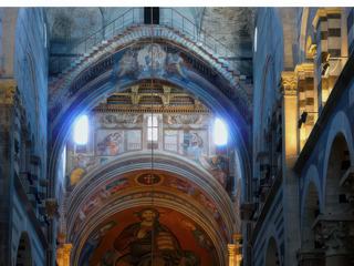Vue sur l'abside et la mosaïque du XIVe. siècle représentant un Christ pantocrator.