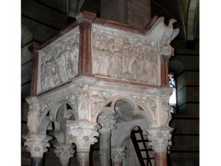 Détail des panneaux de la chaire.