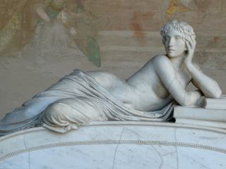 Détail du tombeau de Ottaviano Fabrizio Mossotti (1791-1863). Cette femme représente les Sciences.