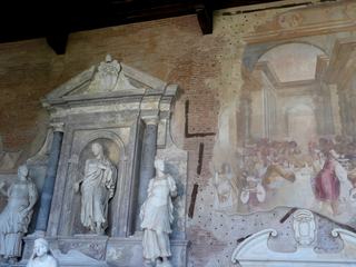 Fresque murale de B. Gozzoli (1420-1497) représentant des scènes de l'Ancien Testament. Le bombardement du 27 juillet 1944 a endommagé beaucoup de ces splendides peintures.