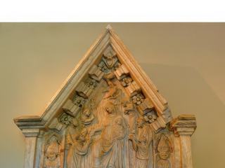 Partie supérieure (autel) de la tombe de S.Ranieri, de Tino di Camaino. (Museo dell'Opera del Duomo).