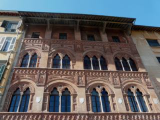 Façade d'un palais.