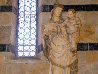 Vierge à la Rose, d'Andrea et Nino Pisano (1343-134).