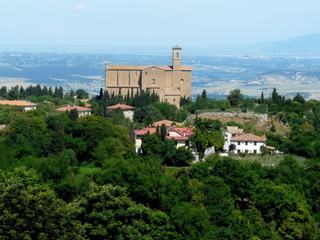 Vue depuis le haut des remparts de Volterra.